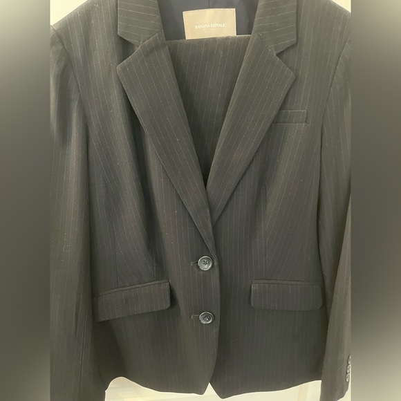 Banana republic pinstripe skirt suit size 10 - Picture 1 of 5
